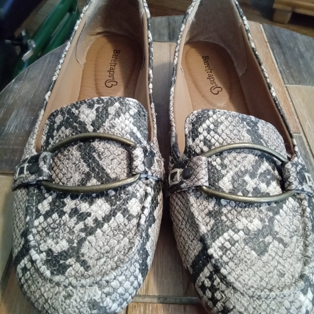 Bare Traps Kellye Women's Snakeskin Loafers size 6- Black and Gray. Never Worn